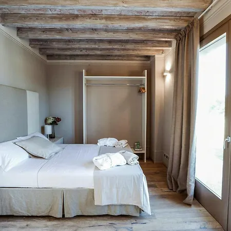 15th-century With Infinity Pool And View Vakantiehuis *