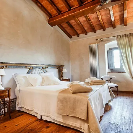 Сasa de vacaciones 15th-century With Infinity Pool And View Reggello