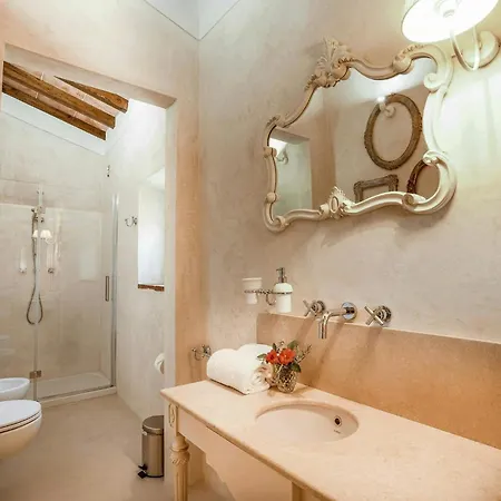 15th-century With Infinity Pool And View Vakantiehuis *